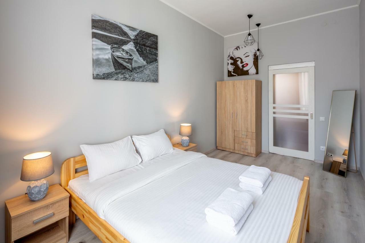 Alfa Apartments Chornovola Lviv Buitenkant foto